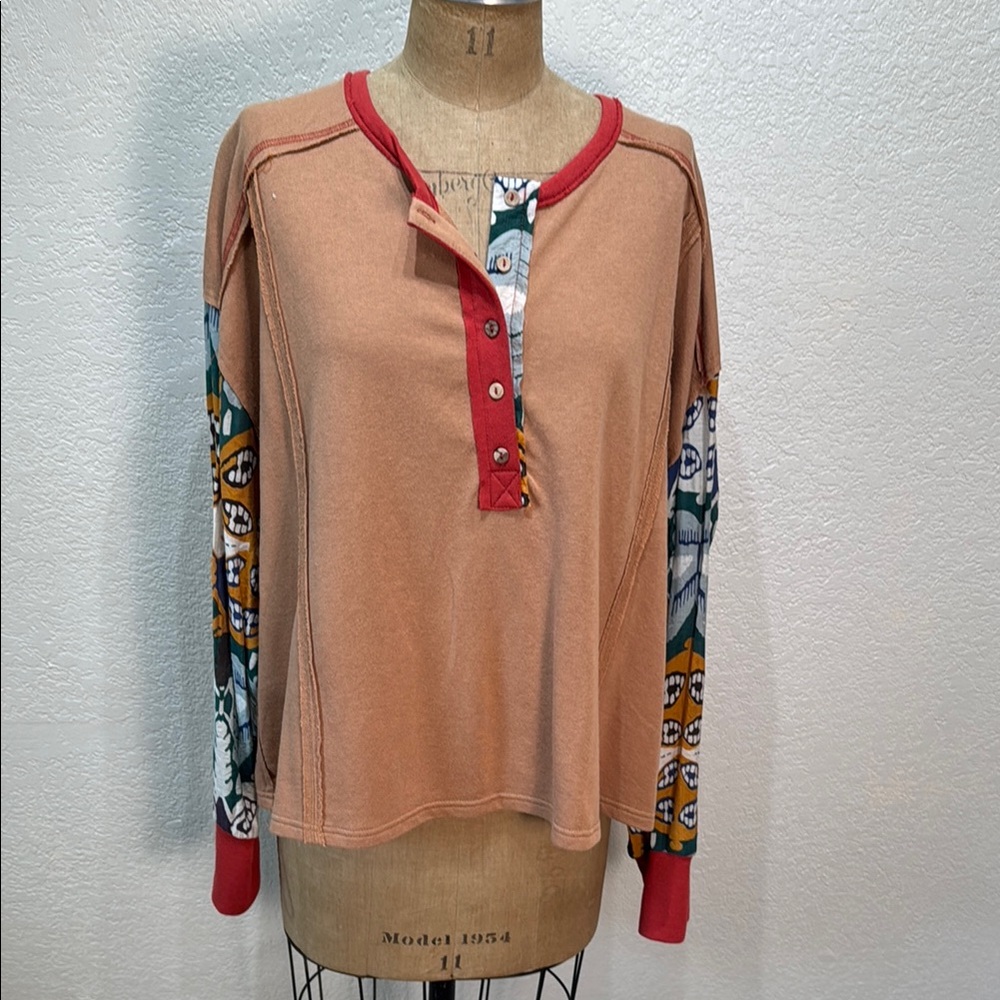 Women’s Long Sleeve Henley Tee - Rust with Patterned Sleeves